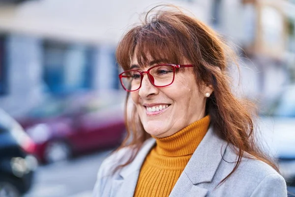 Middle Age Woman Business Executive Smiling Confident Street — Stockfoto