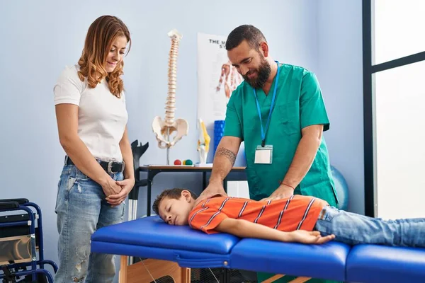 Family Having Physiotherapy Session Massaging Child Back Rehab Clinic — Stockfoto