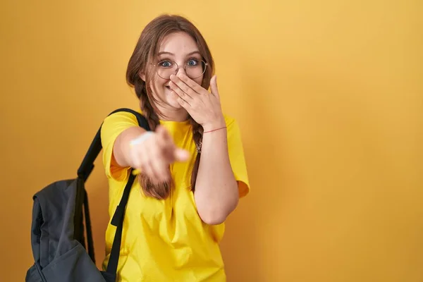 Young Caucasian Woman Wearing Student Backpack Yellow Background Laughing You — Stock Photo, Image