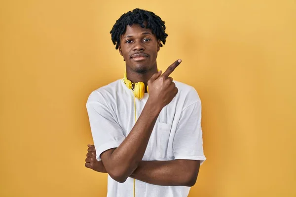 Young African Man Dreadlocks Standing Yellow Background Pointing Hand Finger — Stok fotoğraf