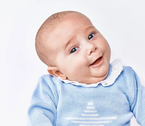 Schattige Baby Glimlachend Zelfverzekerd Witte Geïsoleerde Achtergrond — Stockfoto