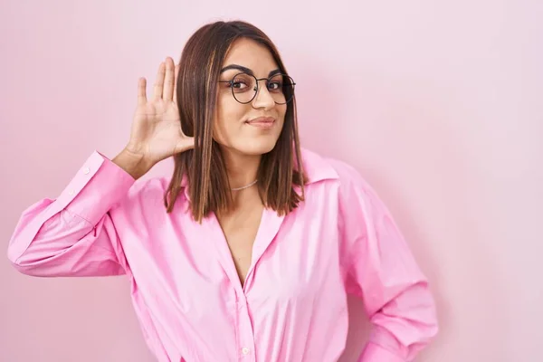 Young Hispanic Woman Wearing Glasses Standing Pink Background Smiling Hand — Stock Photo, Image