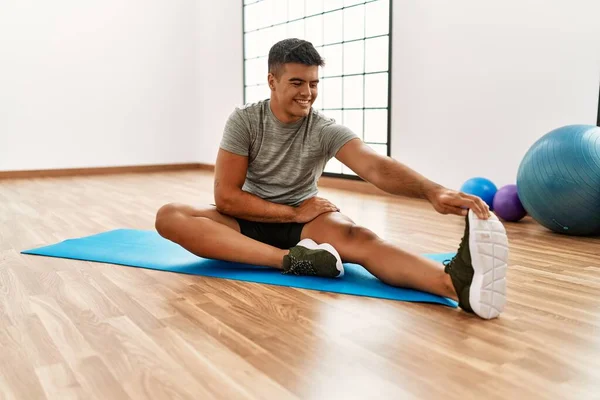 Young Hispanic Man Smiling Confident Stretching Sport Center — Stock Photo, Image