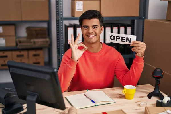 Hispanic Man Working Small Business Ecommerce Holding Open Banner Doing — Stock fotografie