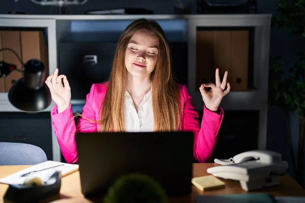 Young Caucasian Woman Working Office Night Relax Smiling Eyes Closed — Stock Photo, Image