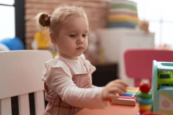 Adorable Caucasian Girl Playing Toys Sitting Table Kindergarten — Stock Photo, Image