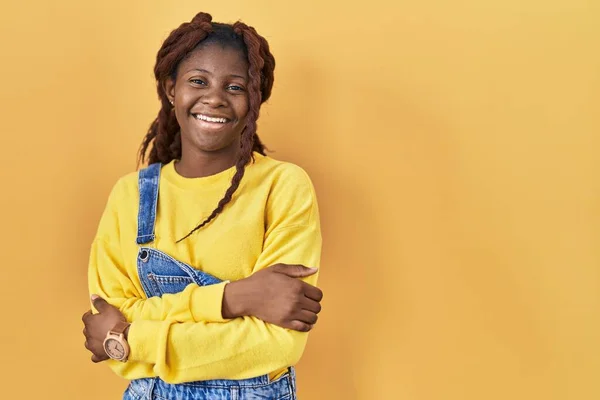 African Woman Standing Yellow Background Happy Face Smiling Crossed Arms — ストック写真