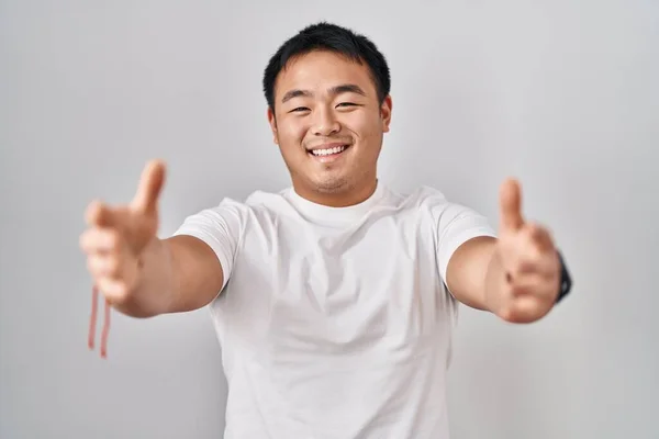 Young Chinese Man Standing White Background Looking Camera Smiling Open — Stockfoto
