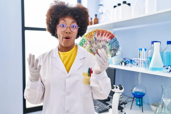 Young African American Woman Working Scientist Laboratory Holding Money Scared — 图库照片