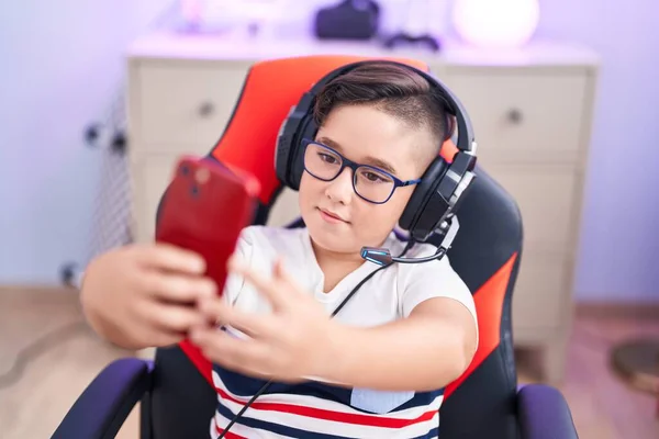 Adorable Hispanic Boy Streamer Smiling Confident Make Selfie Smartphone Gaming — Stok fotoğraf