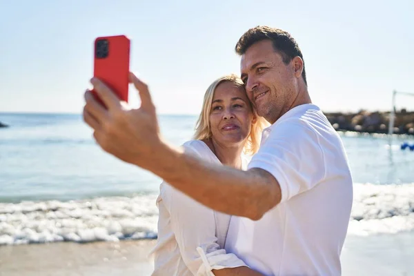 Middle Age Man Woman Couple Hugging Each Other Make Selfie — Stok fotoğraf