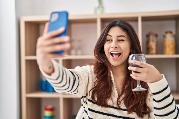 Hispanic Young Business Woman Taking Selfie Picture Drinking Glass Wine — Stockfoto