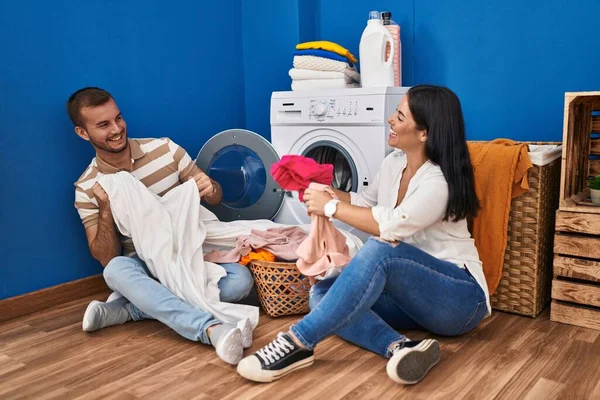 Man Woman Couple Smiling Confident Playing Fighting Clothes Laundry Room — ストック写真