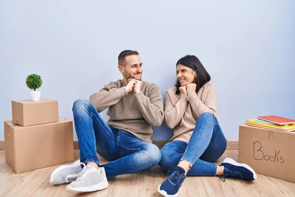 Young Couple Moving New Home Laughing Nervous Excited Hands Chin — Stock Photo, Image