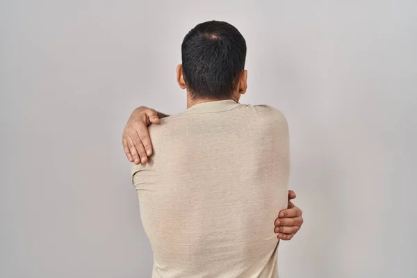 Young Arab Man Wearing Casual Shirt Hugging Oneself Happy Positive — Stock Photo, Image