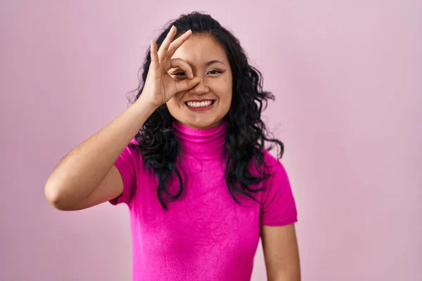 Young Asian Woman Standing Pink Background Doing Gesture Hand Smiling — Stockfoto