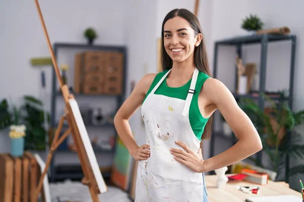 Young Hispanic Woman Artist Smiling Confident Standing Art Studio — ストック写真