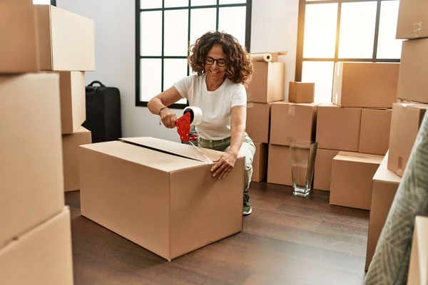 Middle Age Hispanic Woman Smiling Confident Packing Cardboard Box New — Stock Photo, Image