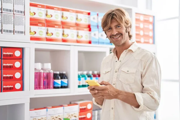 Young Man Customer Smiling Confident Using Smartphone Pharmacy — Fotografia de Stock
