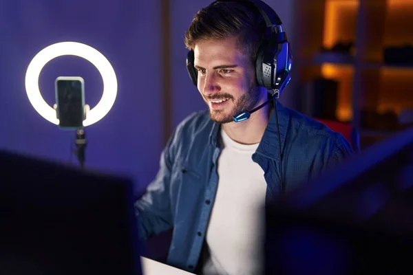 Young Caucasian Man Streamer Playing Video Game Using Computer Gaming — Photo