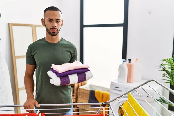 African American Man Holding Folded Laundry Clothline Thinking Attitude Sober —  Fotos de Stock