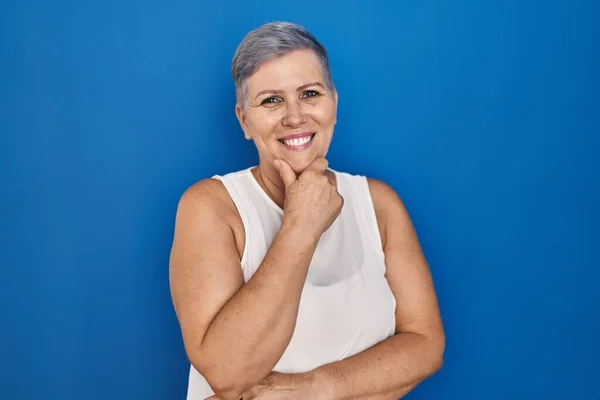 Middle Age Caucasian Woman Standing Blue Background Looking Confident Camera — Stock Photo, Image