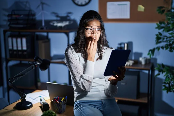 Young Brazilian Woman Using Touchpad Night Working Office Looking Stressed — Stok fotoğraf