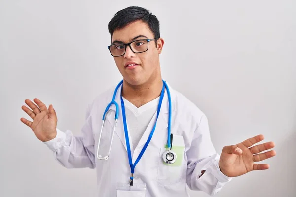 Young Hispanic Man Syndrome Wearing Doctor Uniform Stethoscope Celebrating Victory — Stock Photo, Image