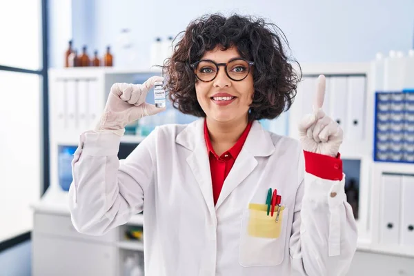 Hispanic Doctor Woman Curly Hair Holding Vaccine Surprised Idea Question — Fotografia de Stock