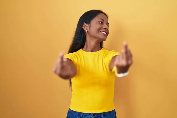 Young Indian Woman Standing Yellow Background Showing Middle Finger Doing — Stock fotografie