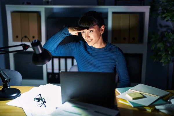 Young Beautiful Woman Working Office Night Very Happy Smiling Looking — Stock Photo, Image