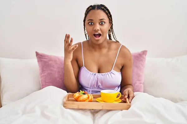 African American Woman Braids Holding Tray Breakfast Food Bed Celebrating — Stockfoto