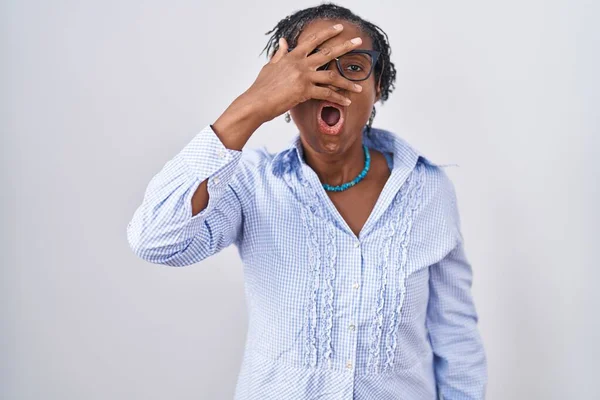African Woman Dreadlocks Standing White Background Wearing Glasses Peeking Shock — Stock Photo, Image