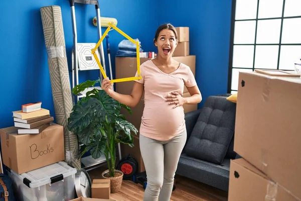 Jonge Zwangere Vrouw Verhuizen Naar Een Nieuw Huis Boos Gek — Stockfoto