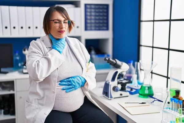 Pregnant Woman Working Scientist Laboratory Touching Painful Neck Sore Throat — Stockfoto