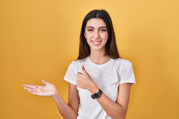 Young Beautiful Woman Standing Yellow Background Showing Palm Hand Doing — Fotografia de Stock