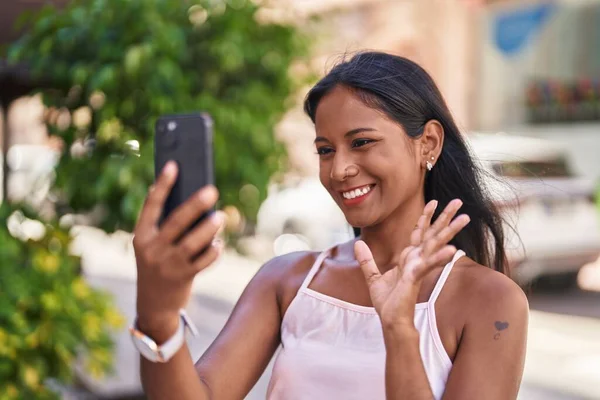 Young Beautiful Woman Smiling Confident Having Video Call Street — Stockfoto