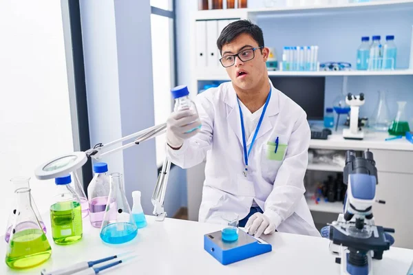 Syndrome Man Wearing Scientist Uniform Measuring Liquid Laboratory — Stock Photo, Image