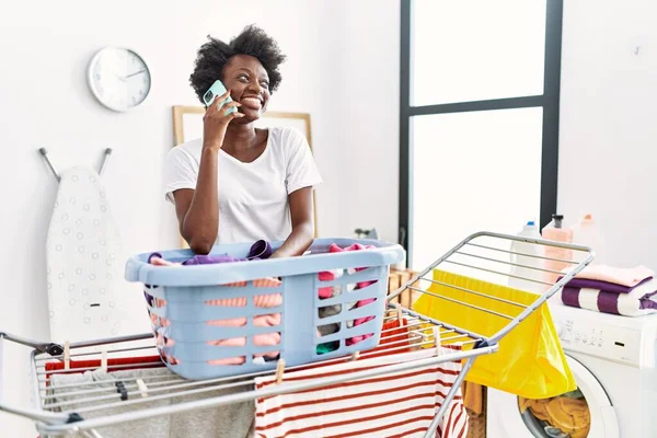 Young African American Woman Speaking Phone Doing Laundry Laundry — Stock Photo, Image