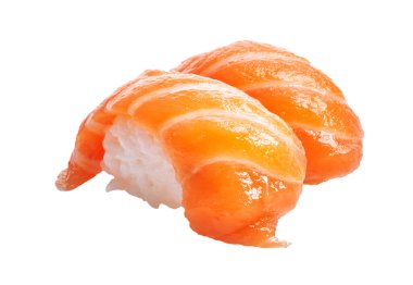  İzole edilmiş beyaz arka planda iki lezzetli somon nigiri.