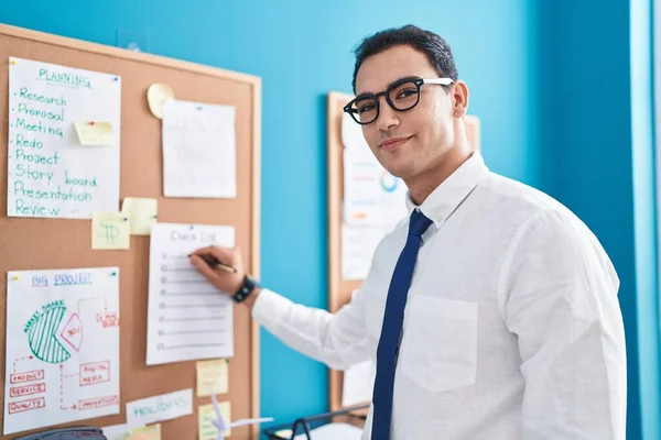 Young Hispanic Man Business Worker Writing Cork Board Office — Stock Photo, Image