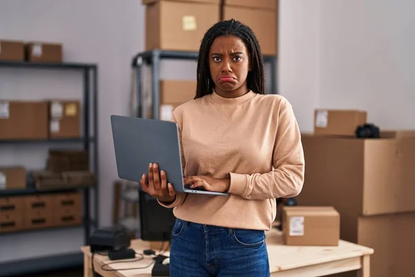 Young African American Braids Working Small Business Ecommerce Laptop Depressed — Stockfoto