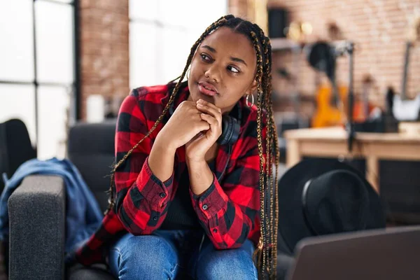 African American Woman Musician Smiling Confident Sitting Sofa Music Studio — Photo