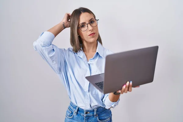 Young Woman Working Using Computer Laptop Confuse Wondering Question Uncertain — Stock Photo, Image