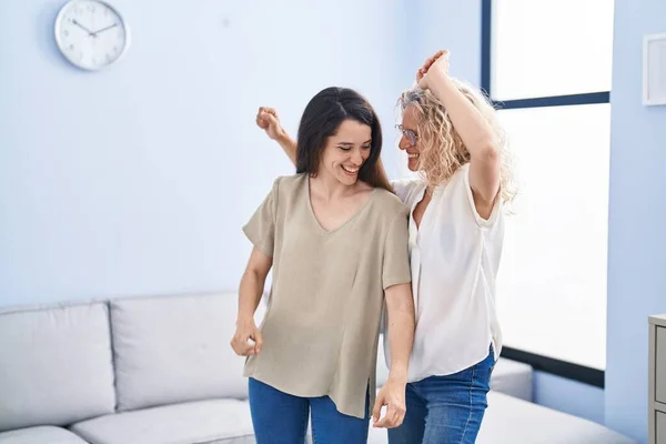 Two Women Mother Daughter Dancing Home — 스톡 사진