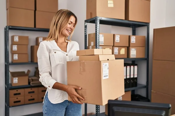 Young Hispanic Woman Ecommerce Business Worker Holding Packages Office — 스톡 사진