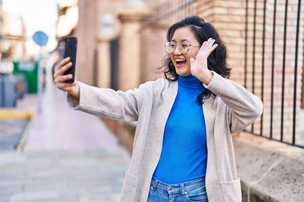 Young Chinese Woman Smiling Confident Having Video Call Street — Stockfoto