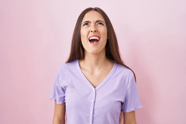 Young Hispanic Woman Long Hair Standing Pink Background Angry Mad — Stockfoto