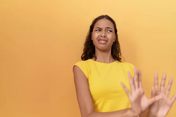 Young African American Woman Doing Terrified Gesture Isolated Yellow Background — Stockfoto