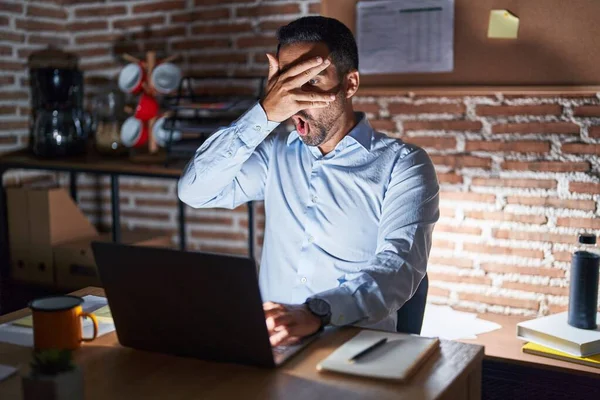 Hispanic Man Beard Working Office Night Peeking Shock Covering Face — Stockfoto